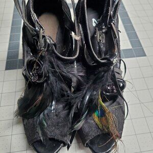 2LipsToo Peacock feather heels Size 6.5